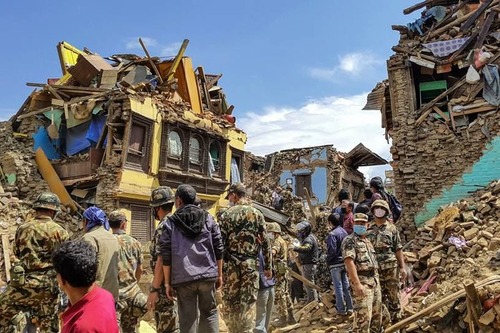 5ca244f5577f4aa3-NepalEarthquake05.jpg